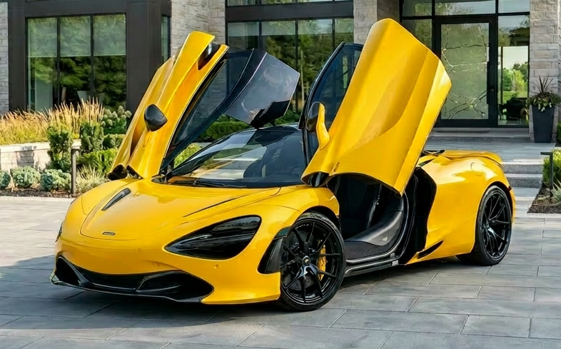 McLaren 720S – Volcanic Yellow